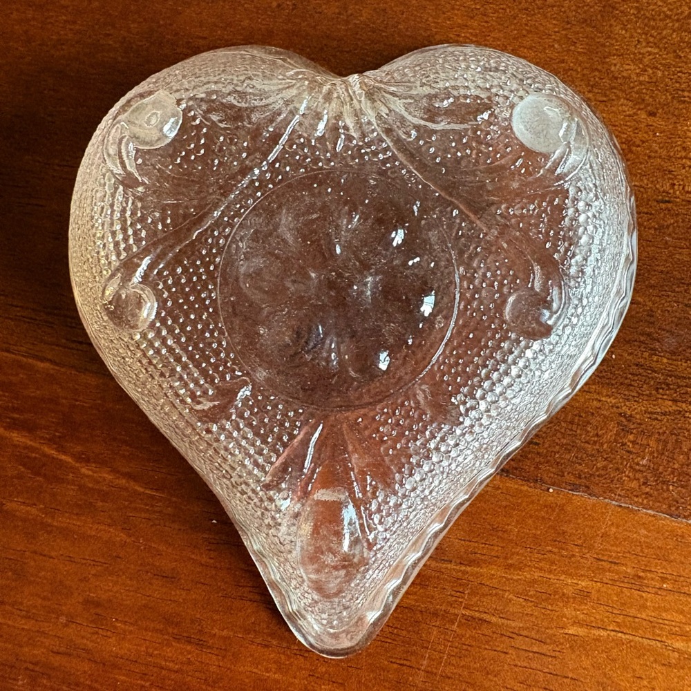 Vintage Indiana Glass - Pink Heart-Shaped Glass Trinket Dish - Picture 3 of 4